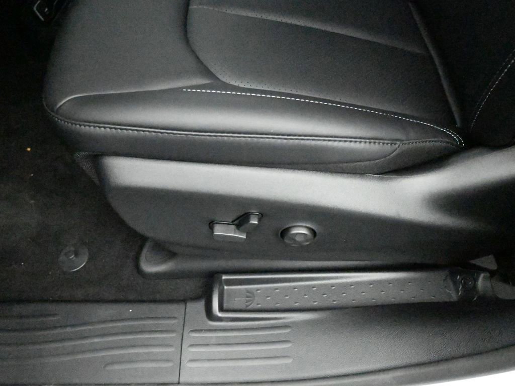 Used 2025 Chrysler Pacifica Select FWD image 15