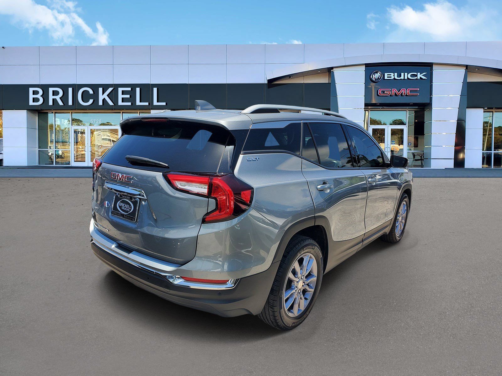 Used 2023 GMC Terrain SLT w/ LPO, Floor Liner Package FWD image 3