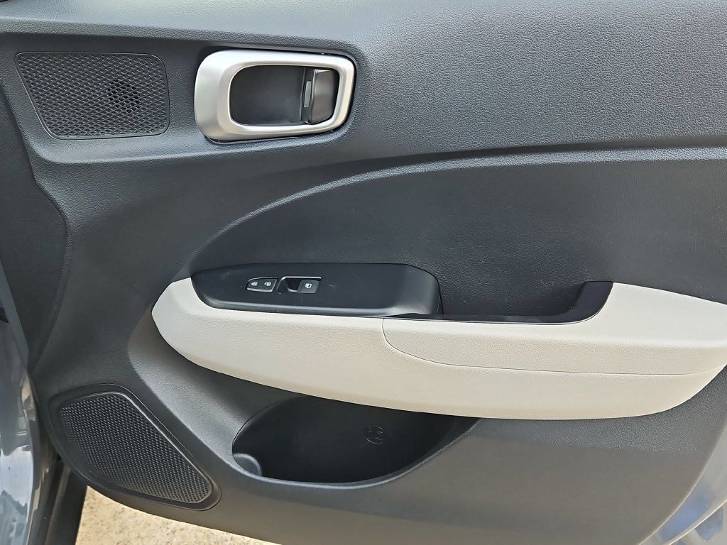 Used 2025 Hyundai Venue SEL FWD image 33