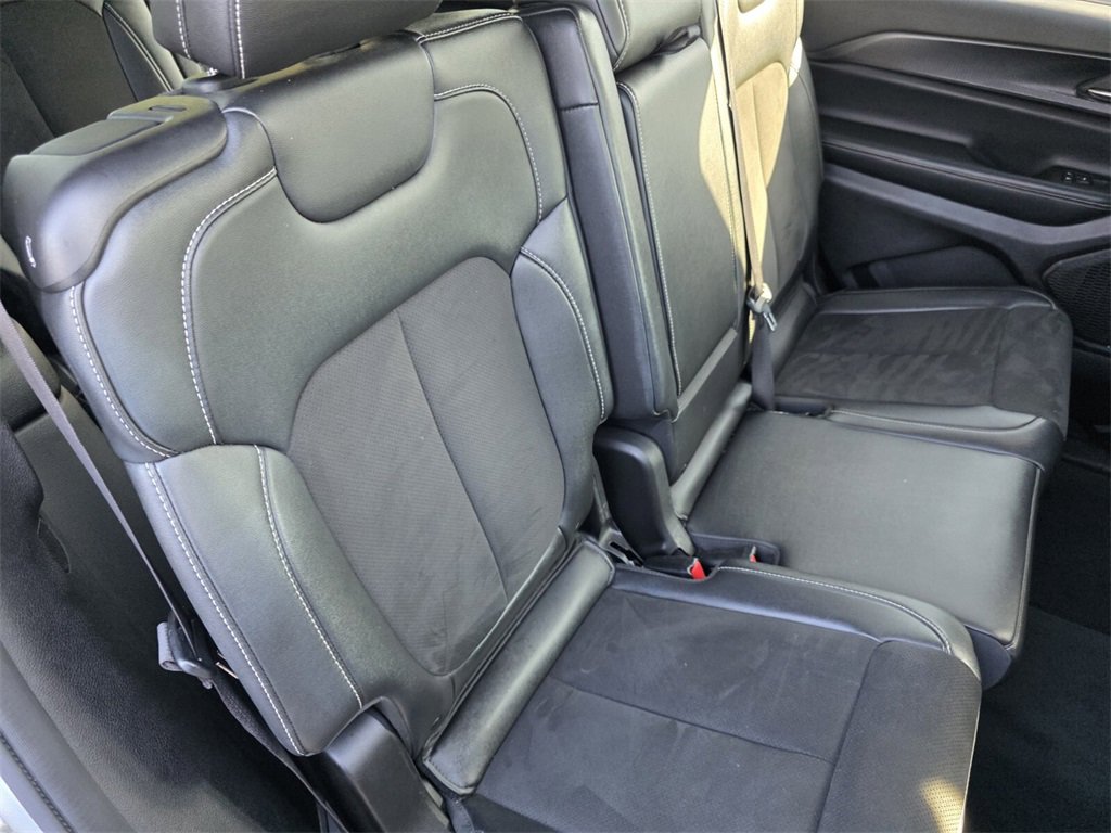 Used 2024 Jeep Grand Cherokee L Laredo image 33