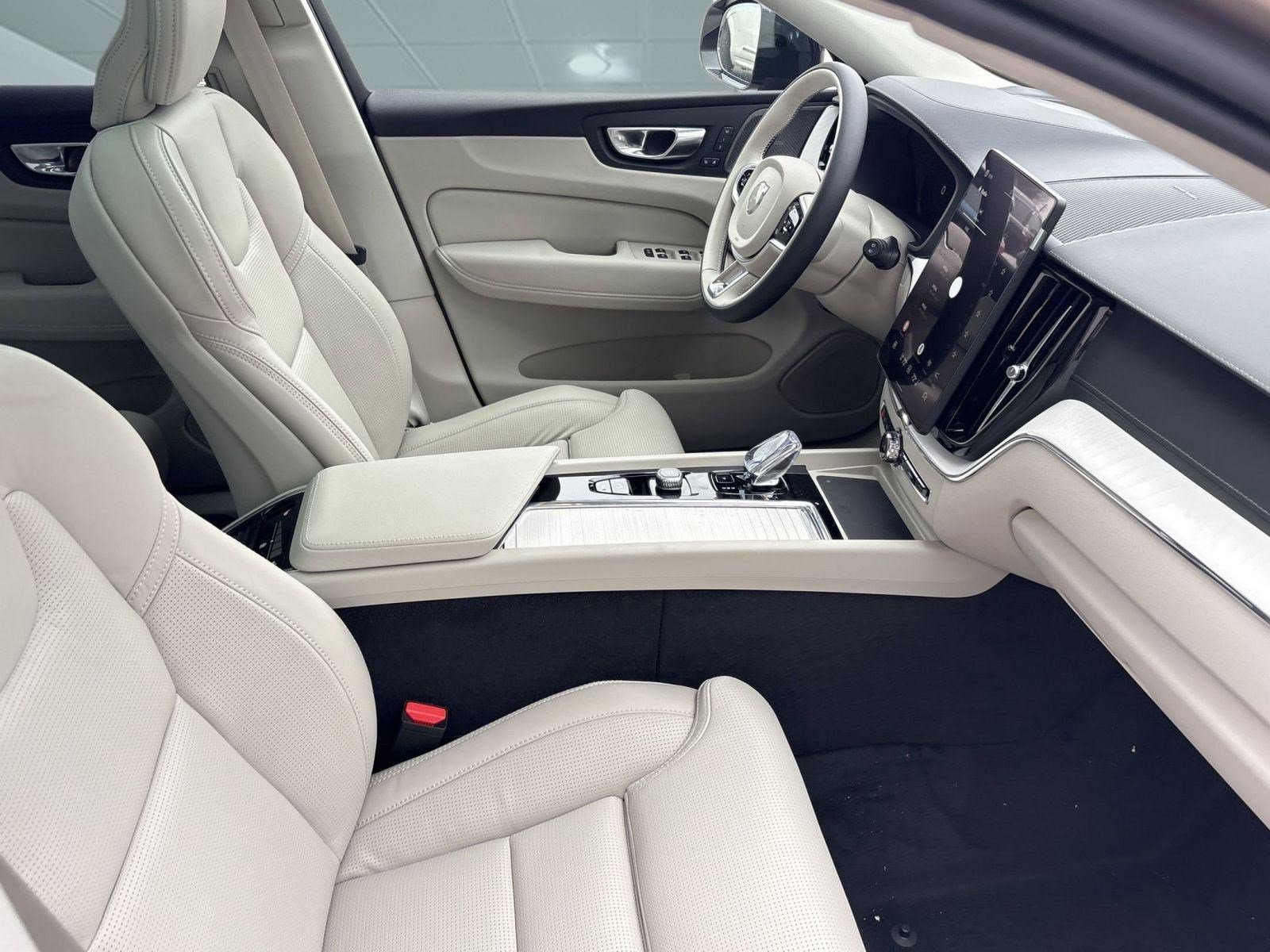 New 2026 Volvo XC60 B5 Ultra w/ Protection Package Premier image 30