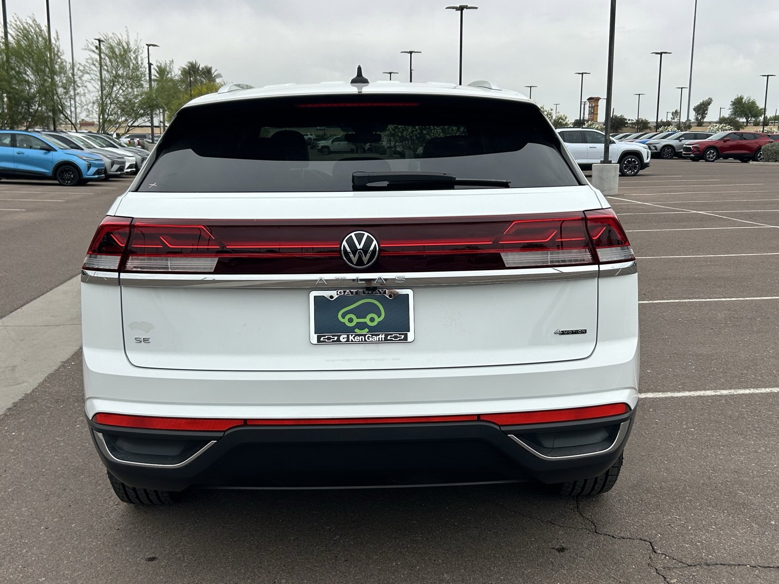 Used 2024 Volkswagen Atlas Cross Sport SE AWD/4WD image 4