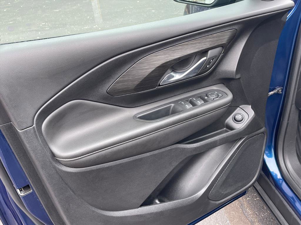 Used 2022 GMC Terrain SLE w/ Driver Convenience Package image 4