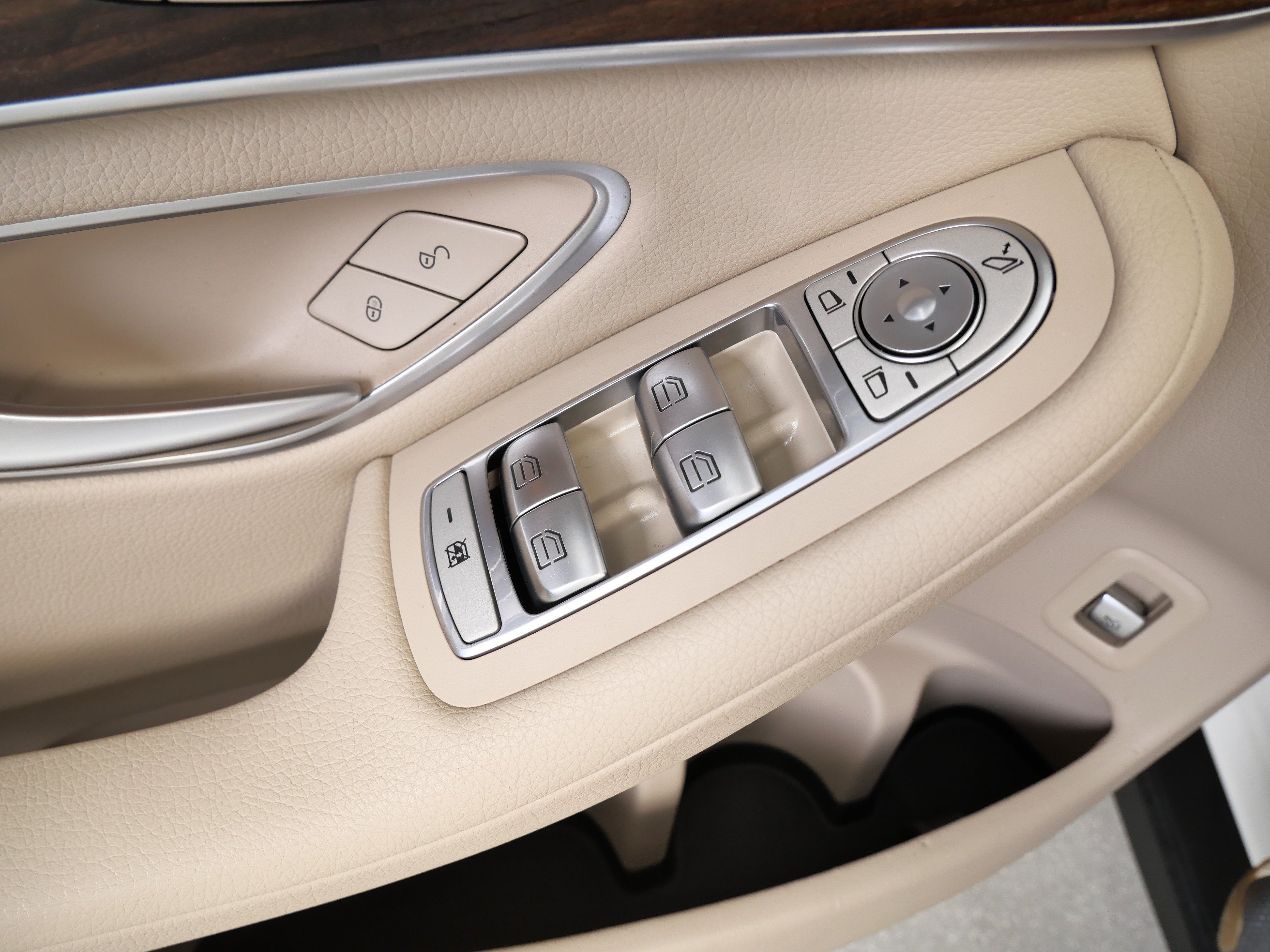 Used 2021 Mercedes-Benz GLC 300 4MATIC image 34