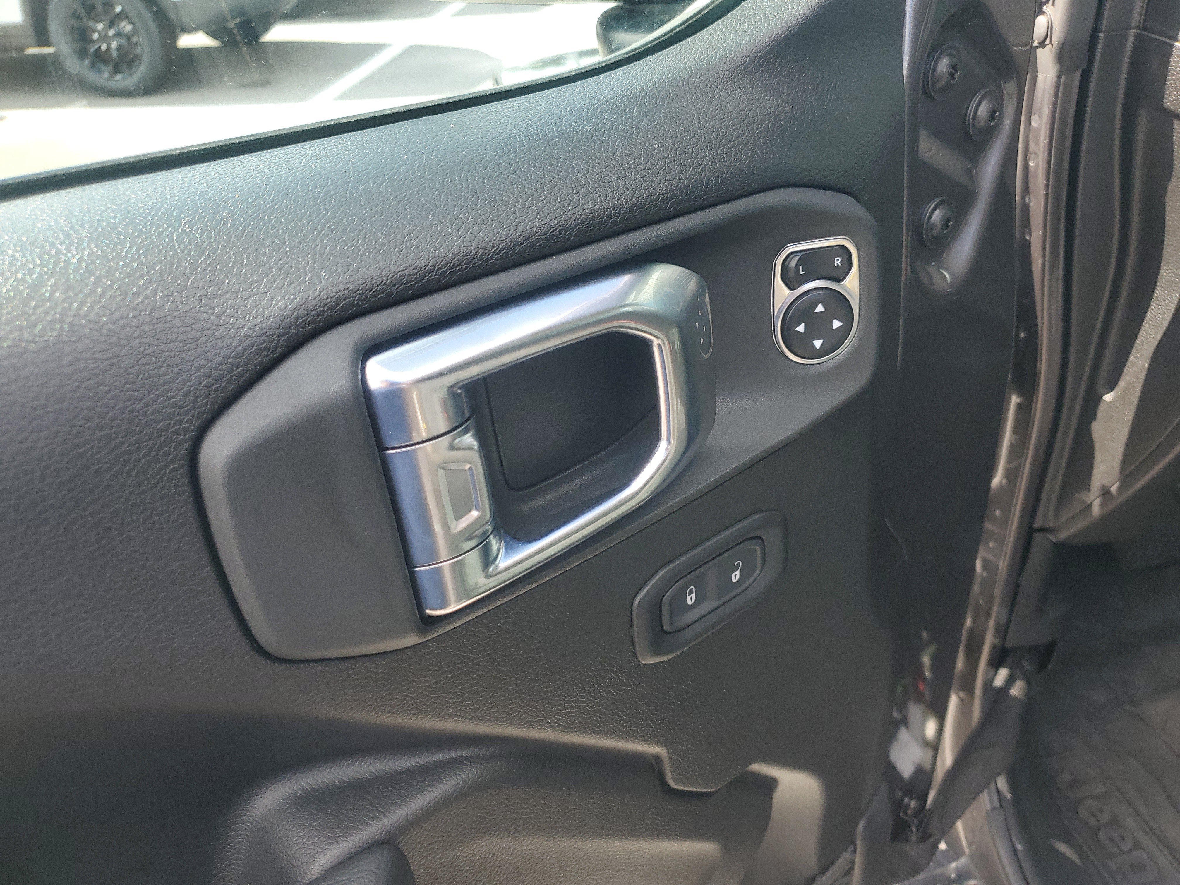 Used 2025 Jeep Gladiator Sport AWD/4WD image 12