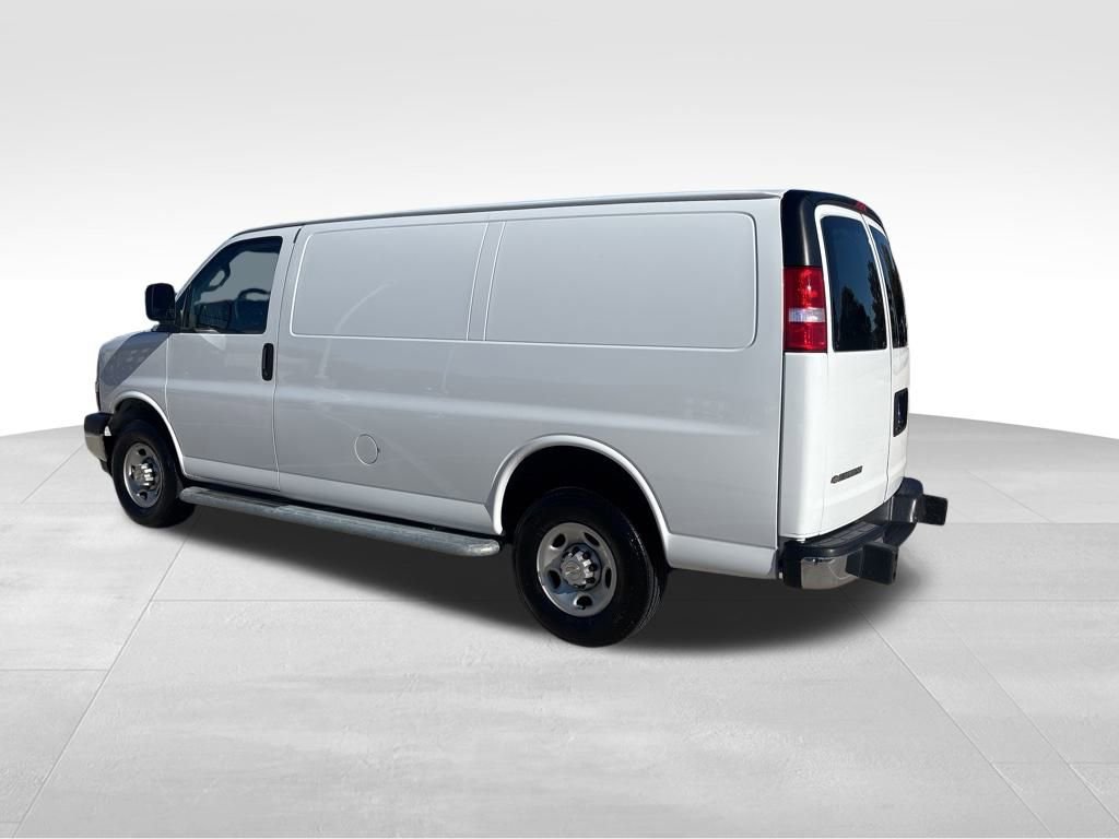 Used 2023 Chevrolet Express 2500 w/ Driver Convenience Package image 4
