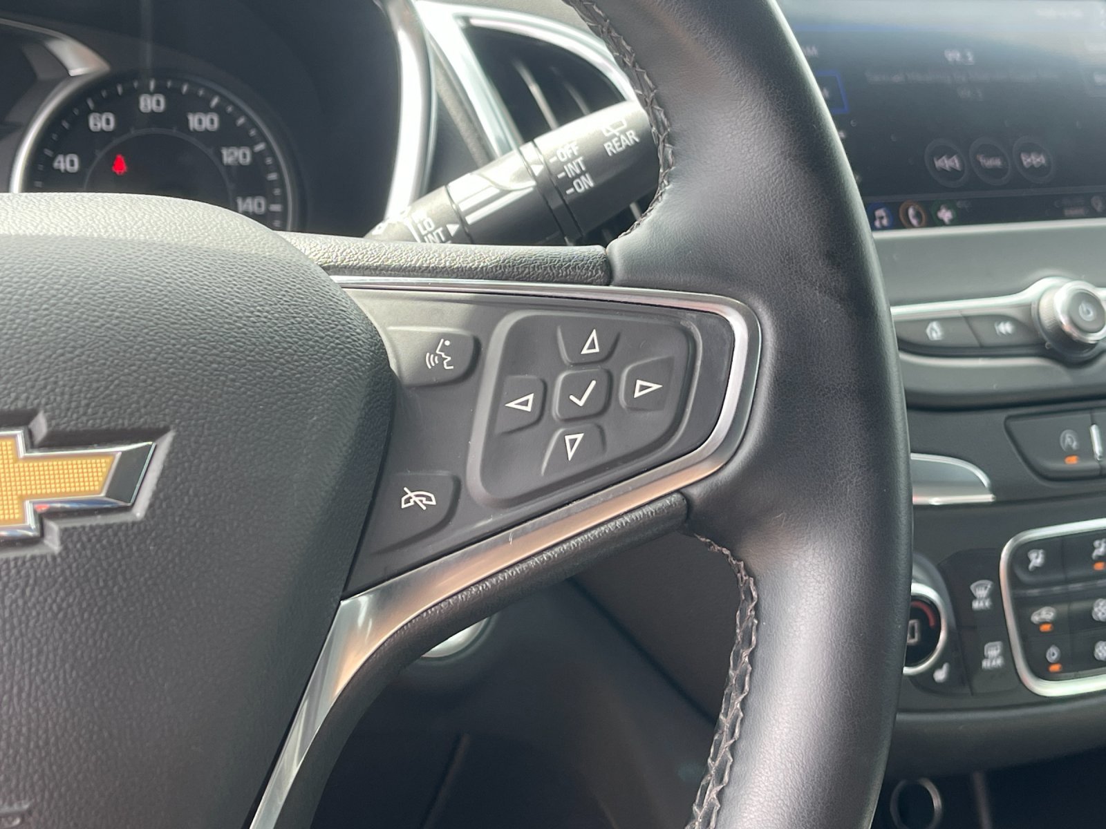 Used 2024 Chevrolet Equinox LT AWD/4WD image 27