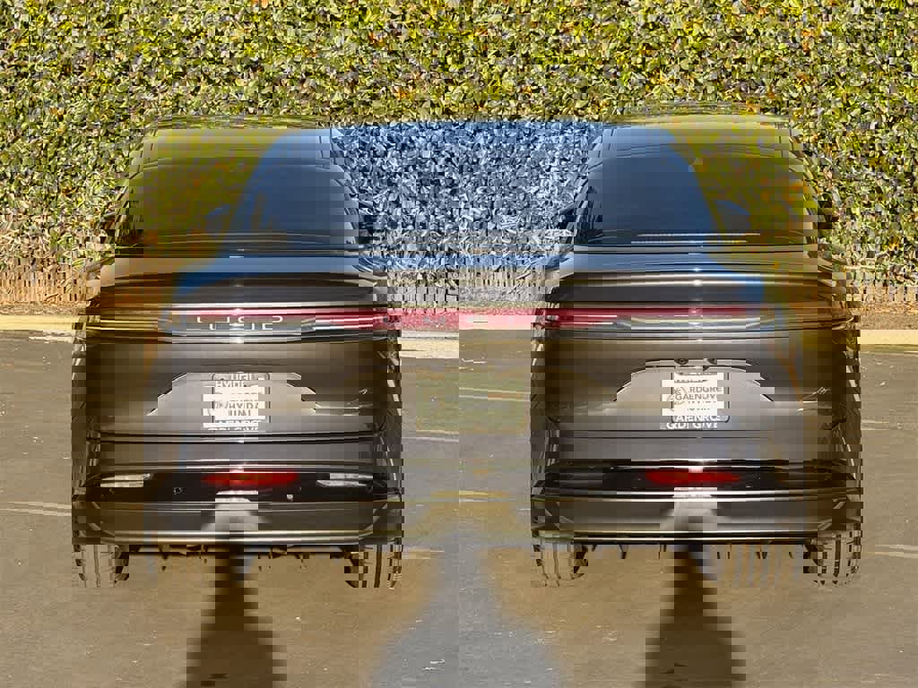 Used 2024 Lucid Air Touring image 5