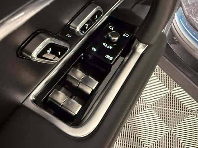 New 2027 Land Rover Range Rover Long Wheelbase SE AWD/4WD image 22