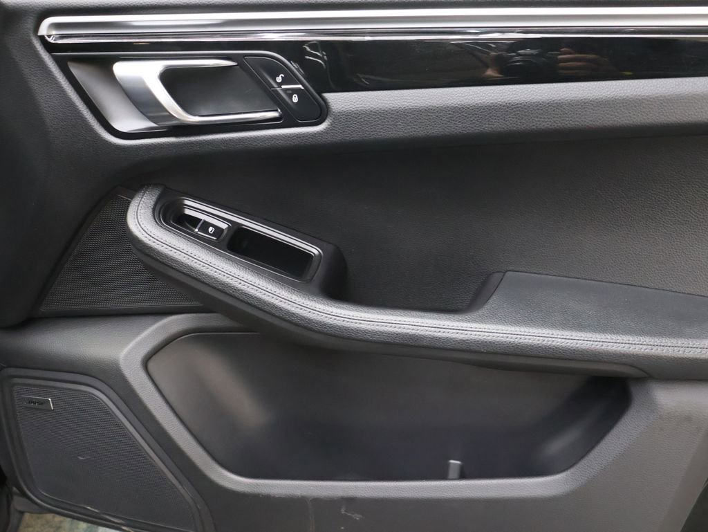 Used 2018 Porsche Macan Sport Edition image 12