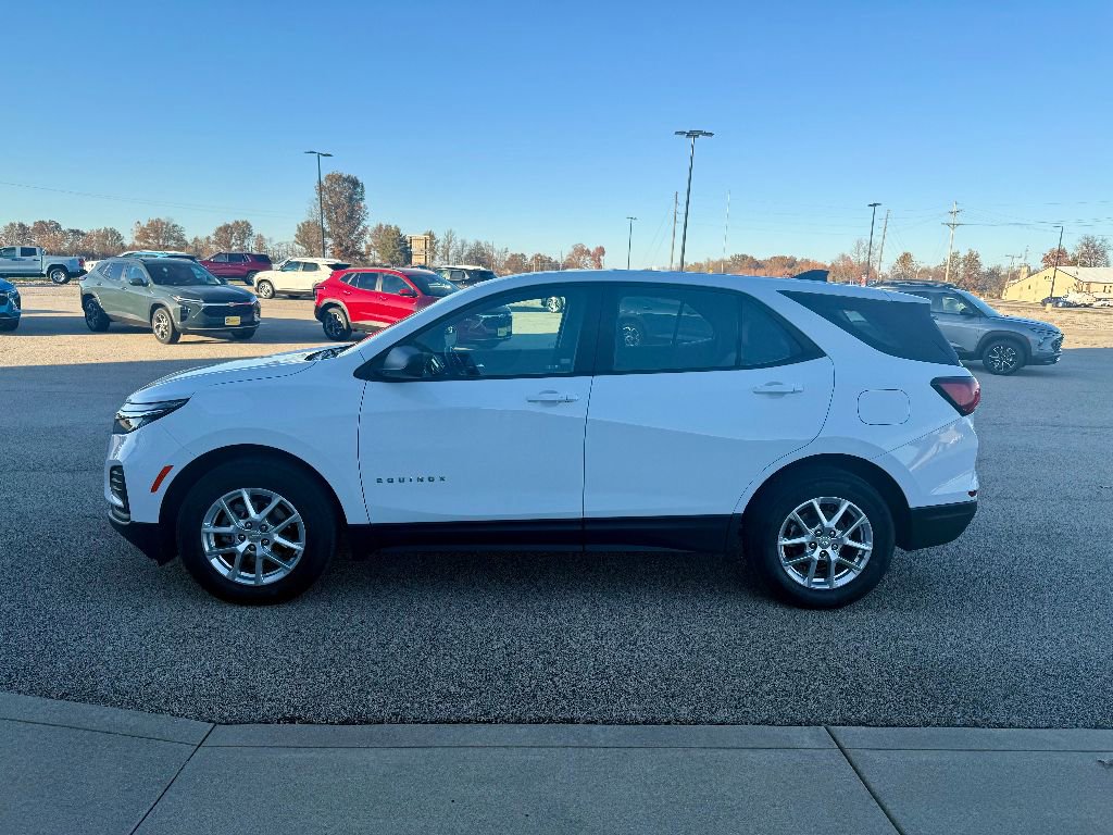 Used 2022 Chevrolet Equinox LS image 1