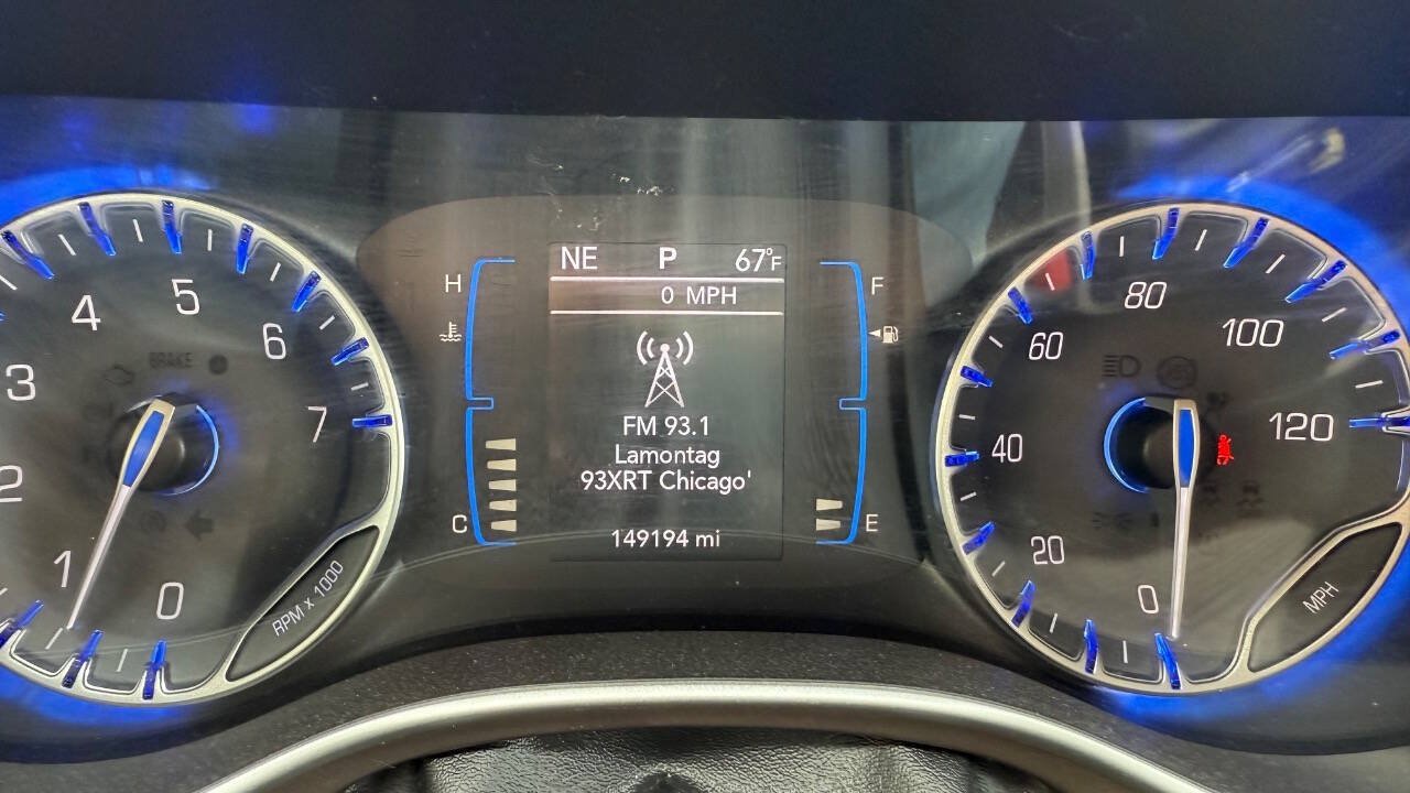 Used 2017 Chrysler Pacifica Touring-L w/ Tire & Wheel Group FWD image 10
