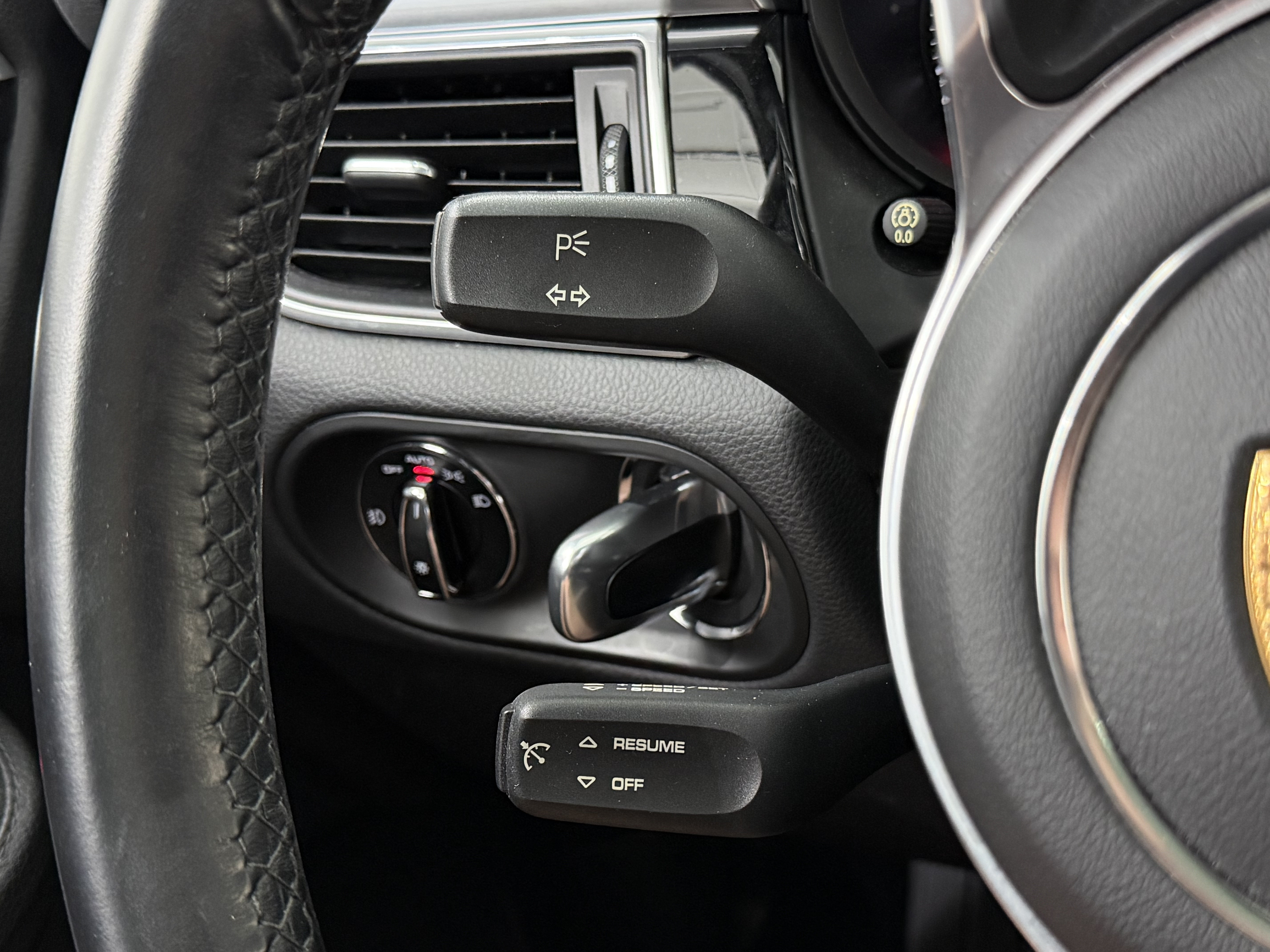 Certified 2018 Porsche Macan AWD/4WD image 48
