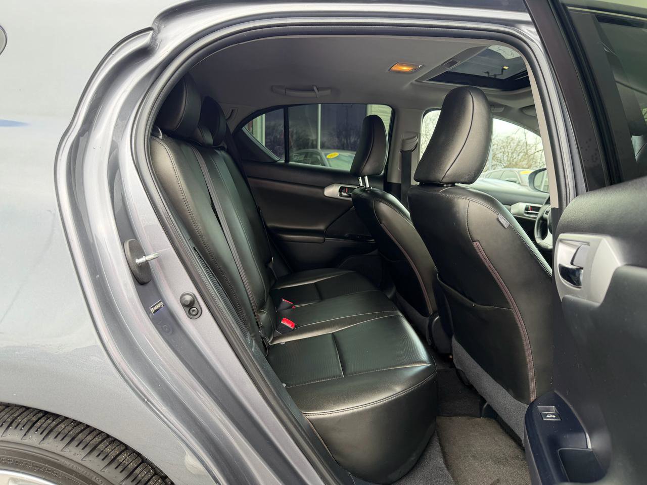 Used 2013 Lexus CT 200h w/ Premium Pkg w/Navigation image 14