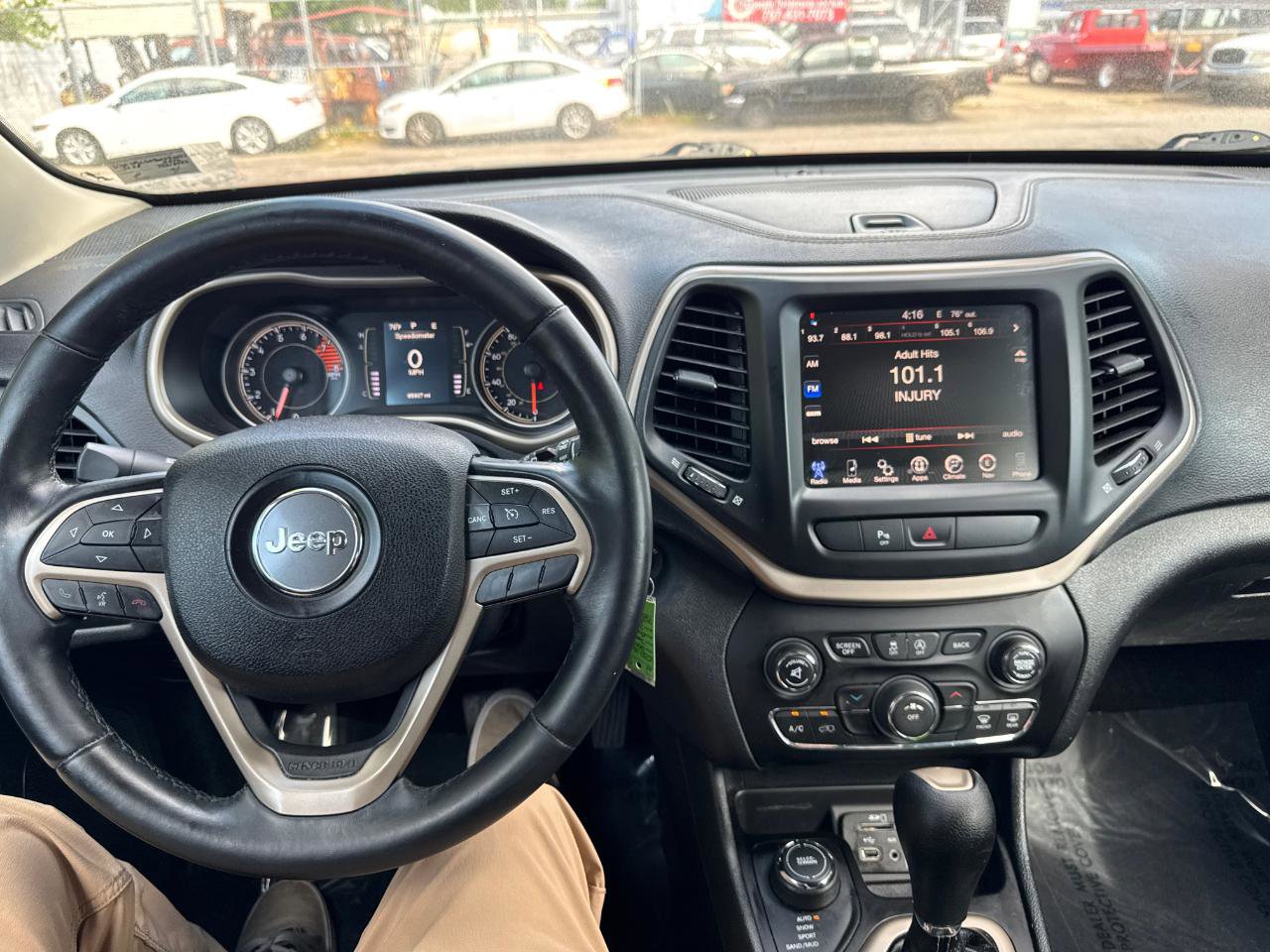 Used 2016 Jeep Cherokee Latitude w/ Safety/Convenience Group AWD/4WD image 18