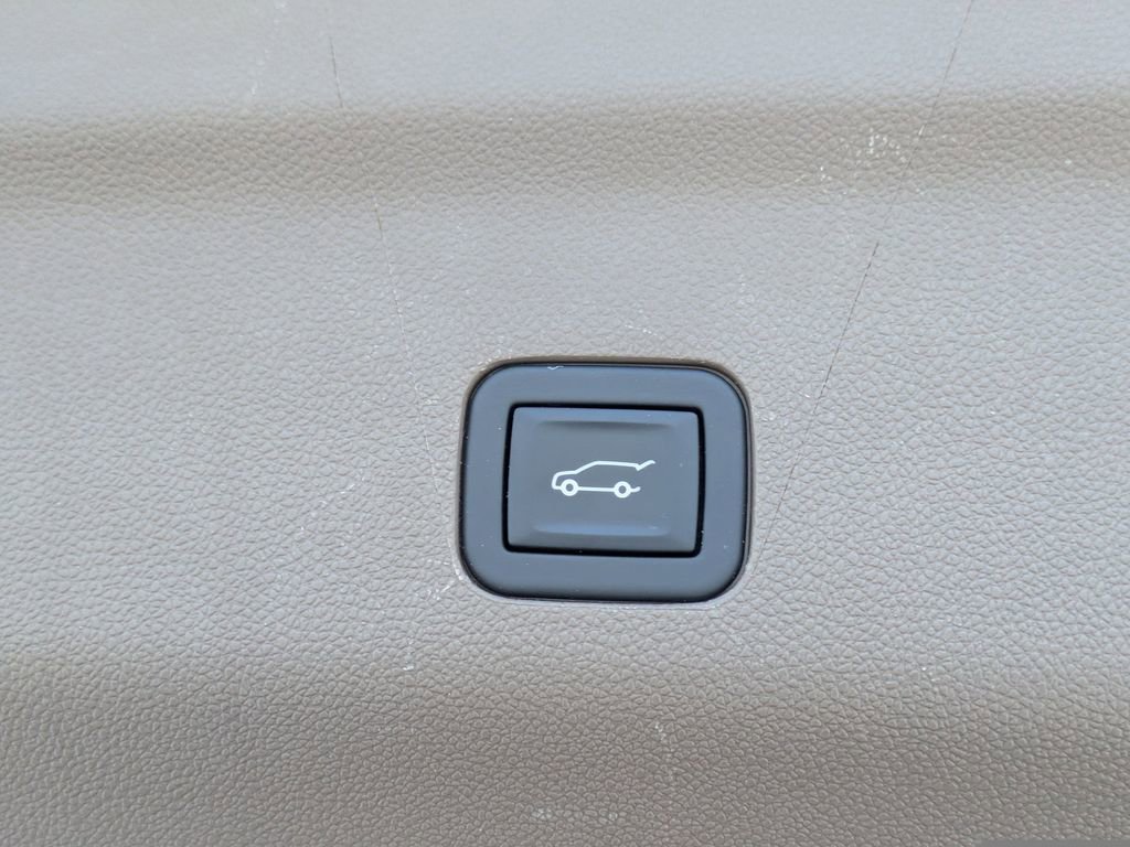 Used 2023 GMC Yukon XL Denali AWD/4WD image 13