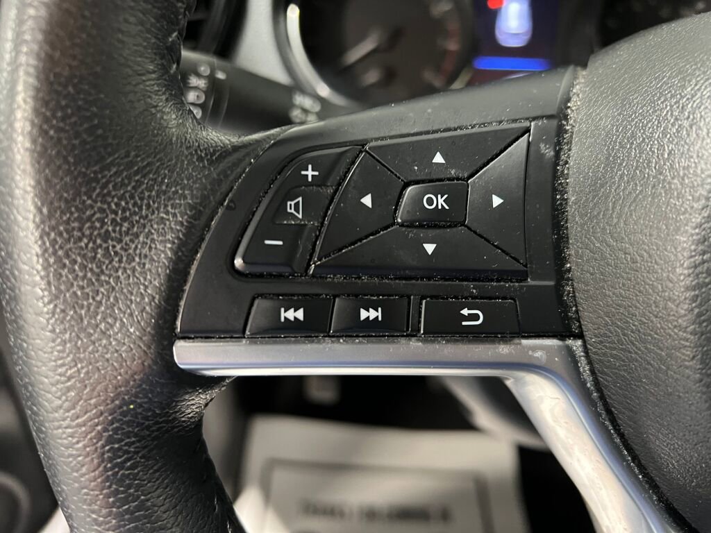 Used 2019 Nissan Rogue SV image 11