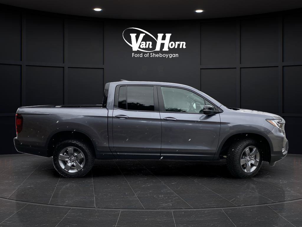 Used 2025 Honda Ridgeline TrailSport image 2