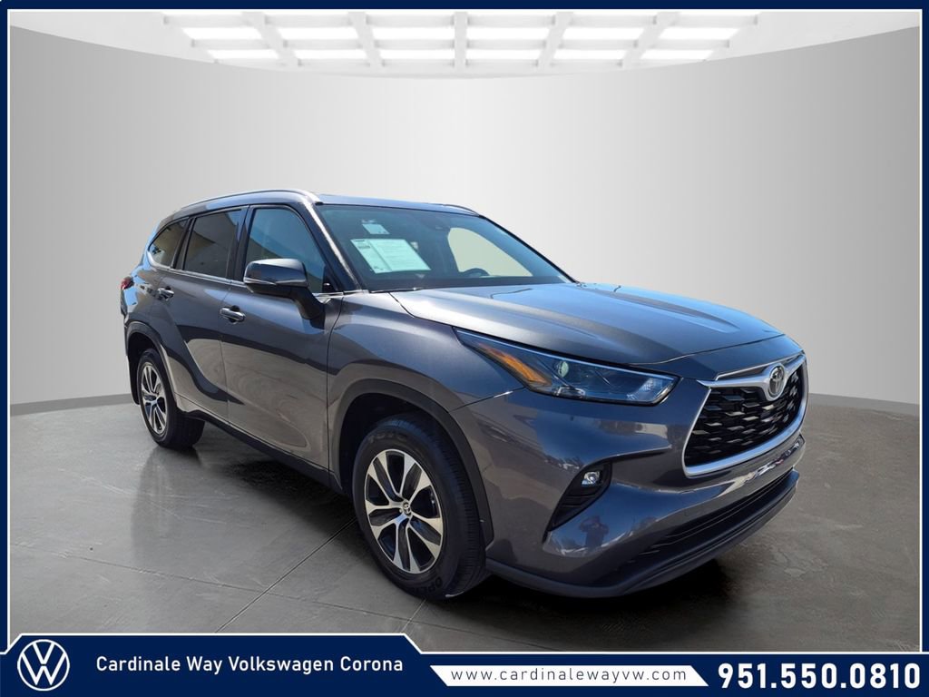Used 2022 Toyota Highlander XLE image 1