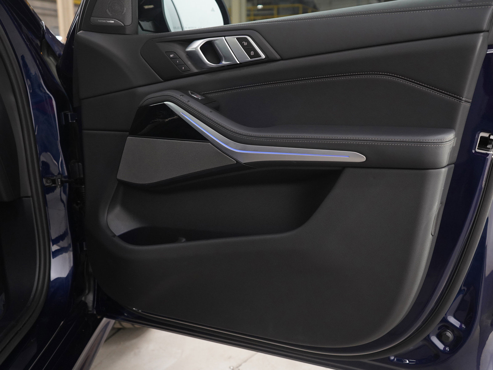 Used 2024 BMW X7 M60i w/ Climate Comfort Package image 9