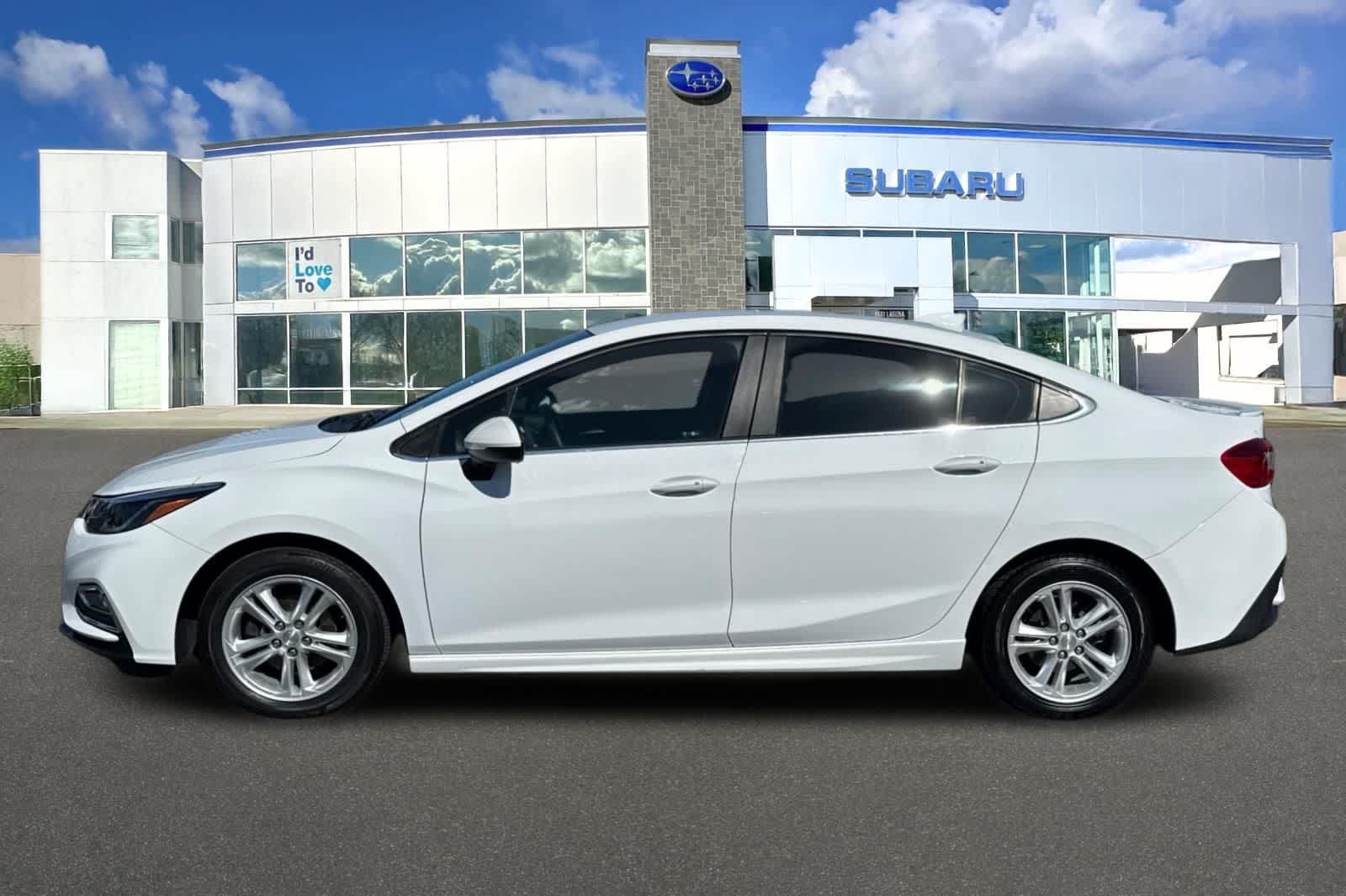 Used 2017 Chevrolet Cruze LT w/ Convenience Package FWD image 9