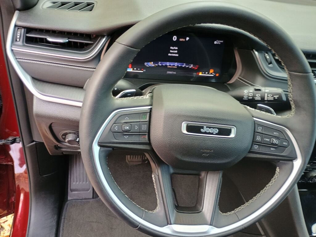 Used 2023 Jeep Grand Cherokee L Laredo image 12