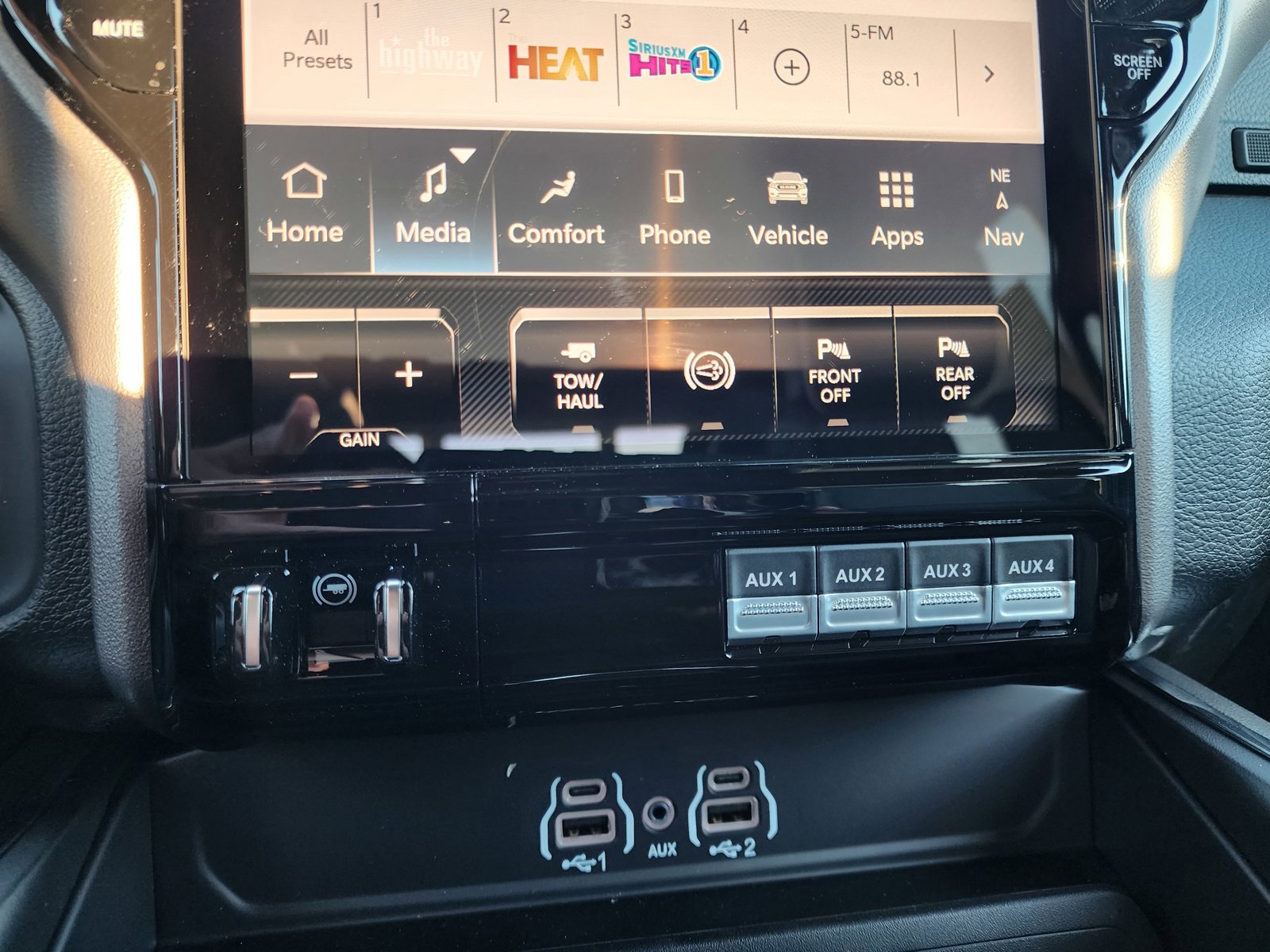 New 2026 RAM 3500 Laramie AWD/4WD image 24