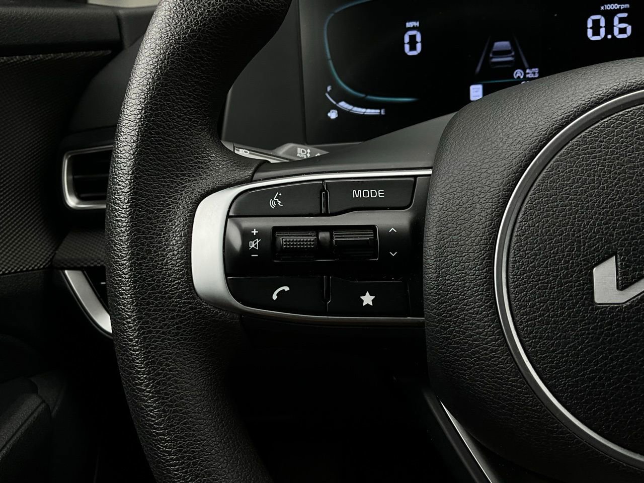 Used 2025 Kia Sportage LX FWD image 31