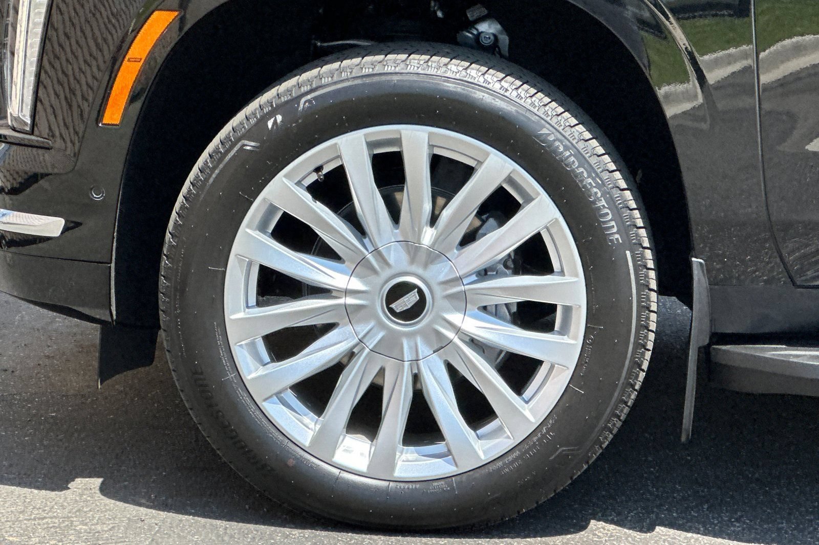 Used 2025 Cadillac Escalade Luxury w/ LPO, Floor Liner Package RWD image 31