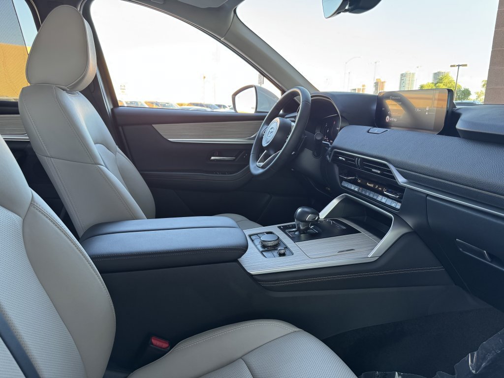 Used 2024 MAZDA CX-90 Plug-In Hybrid w/ Preferred AWD/4WD image 41
