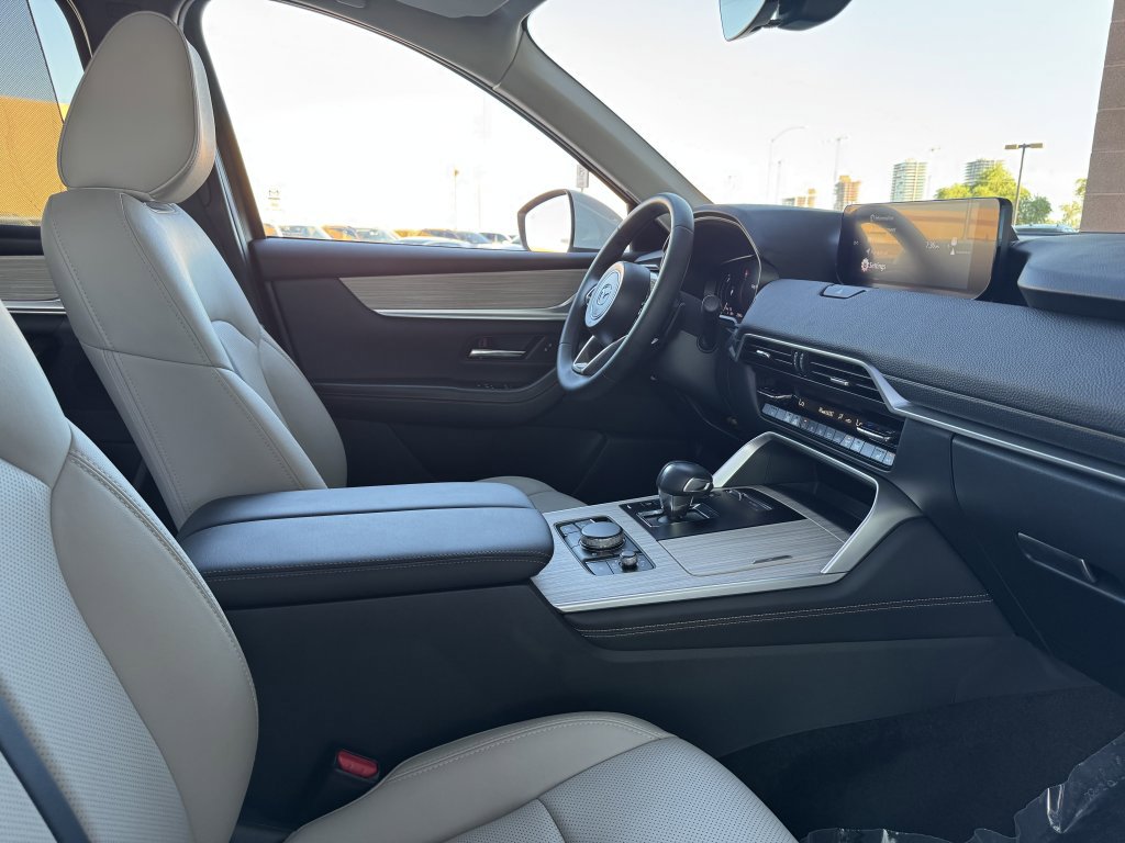 Used 2024 MAZDA CX-90 Plug-In Hybrid w/ Preferred AWD/4WD image 41