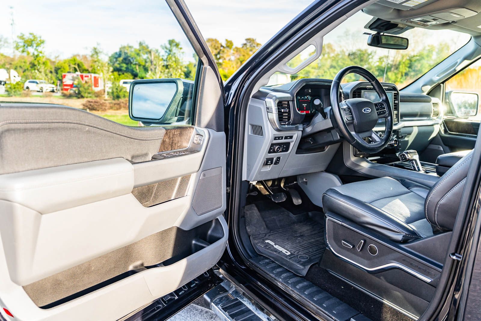 Used 2021 Ford F150 Lariat image 16