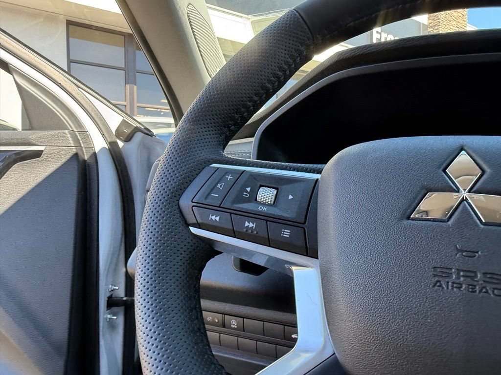 New 2026 Mitsubishi Outlander AWD image 21