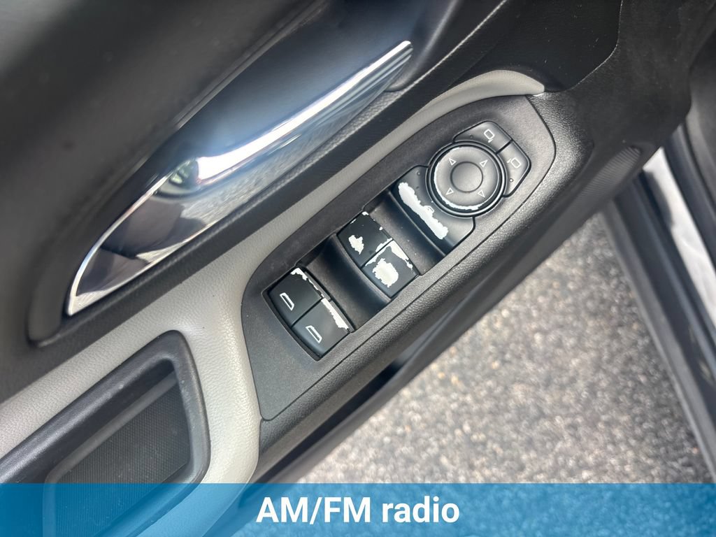 Used 2020 Chevrolet Equinox LS w/ LS Convenience Package FWD image 15