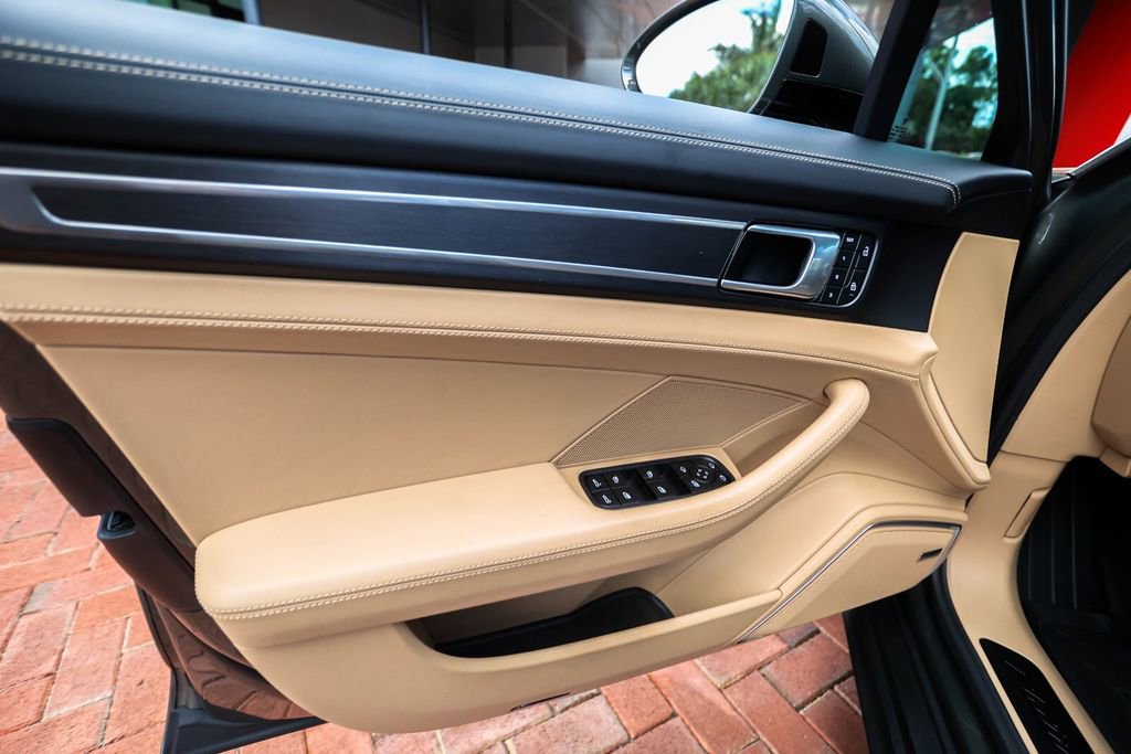 Used 2023 Porsche Panamera Platinum Edition image 38