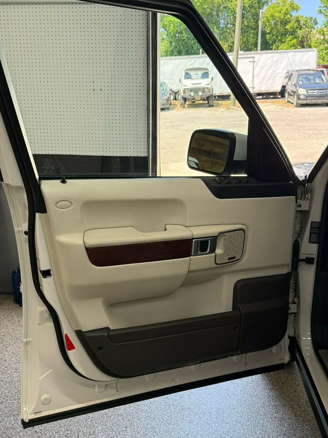 Used 2010 Land Rover Range Rover HSE AWD/4WD image 12