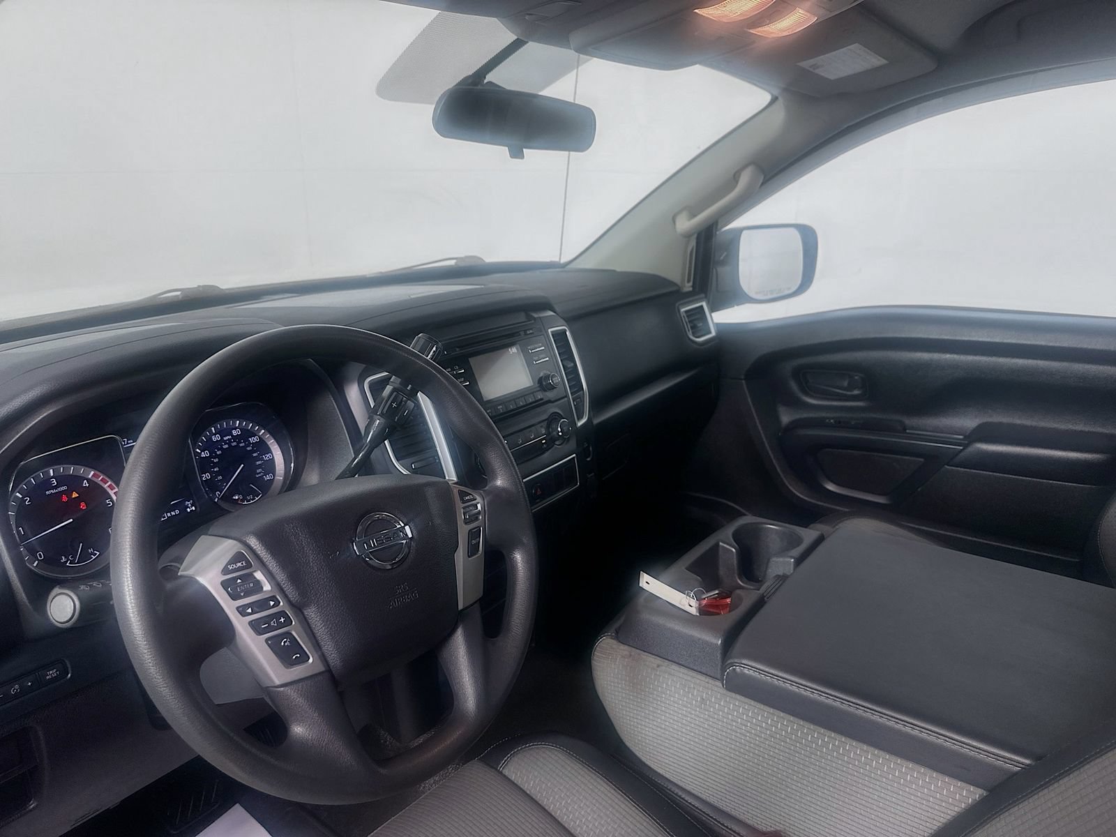 Used 2017 Nissan Titan S AWD/4WD image 19