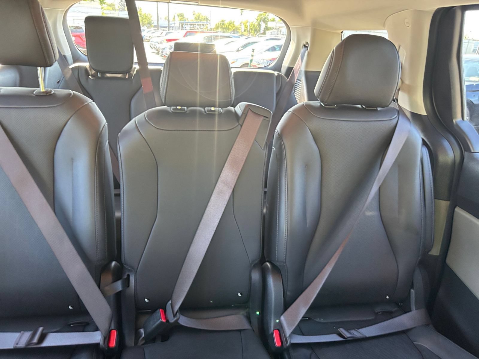 Used 2026 Kia Carnival FWD image 39