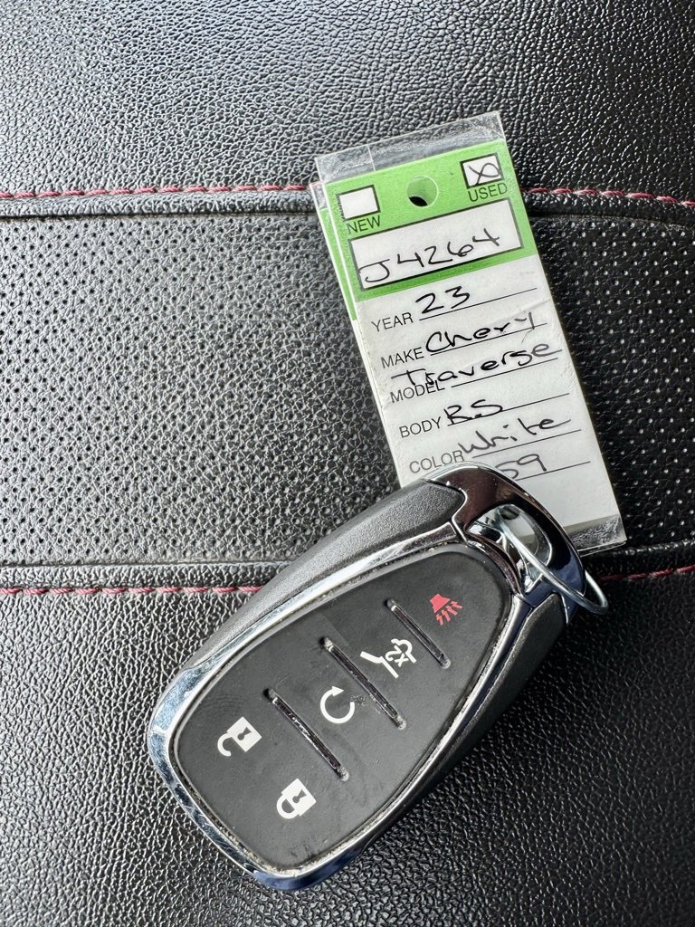 Used 2023 Chevrolet Traverse RS image 40