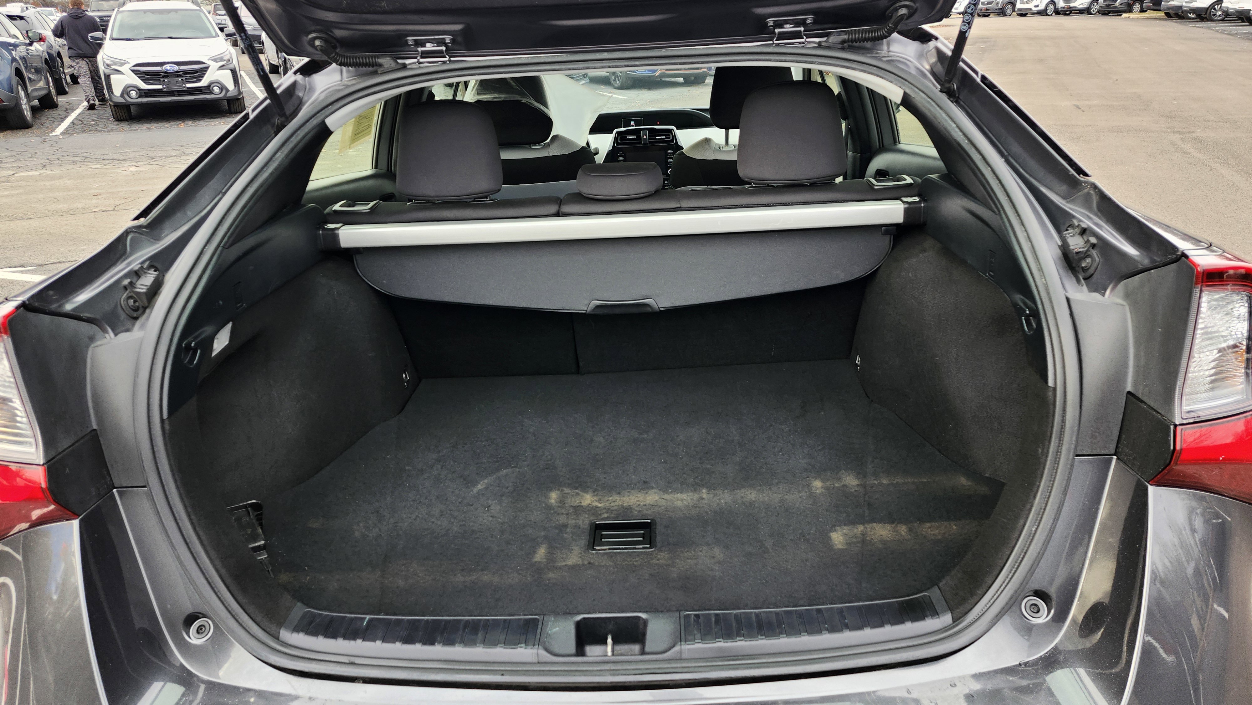 Used 2022 Toyota Prius LE image 22