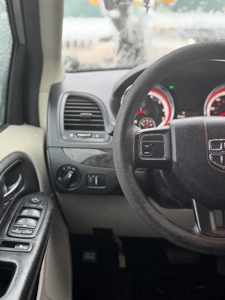 Used 2017 Dodge Grand Caravan SE w/ Power Window Group image 13