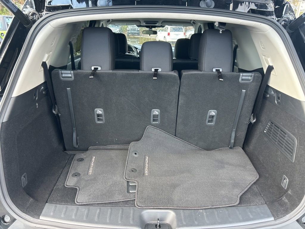 Used 2025 Nissan Pathfinder SV image 29