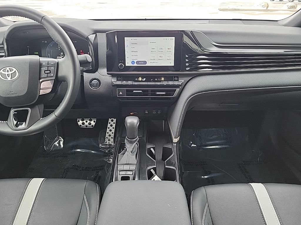 Used 2025 Toyota Camry SE image 11