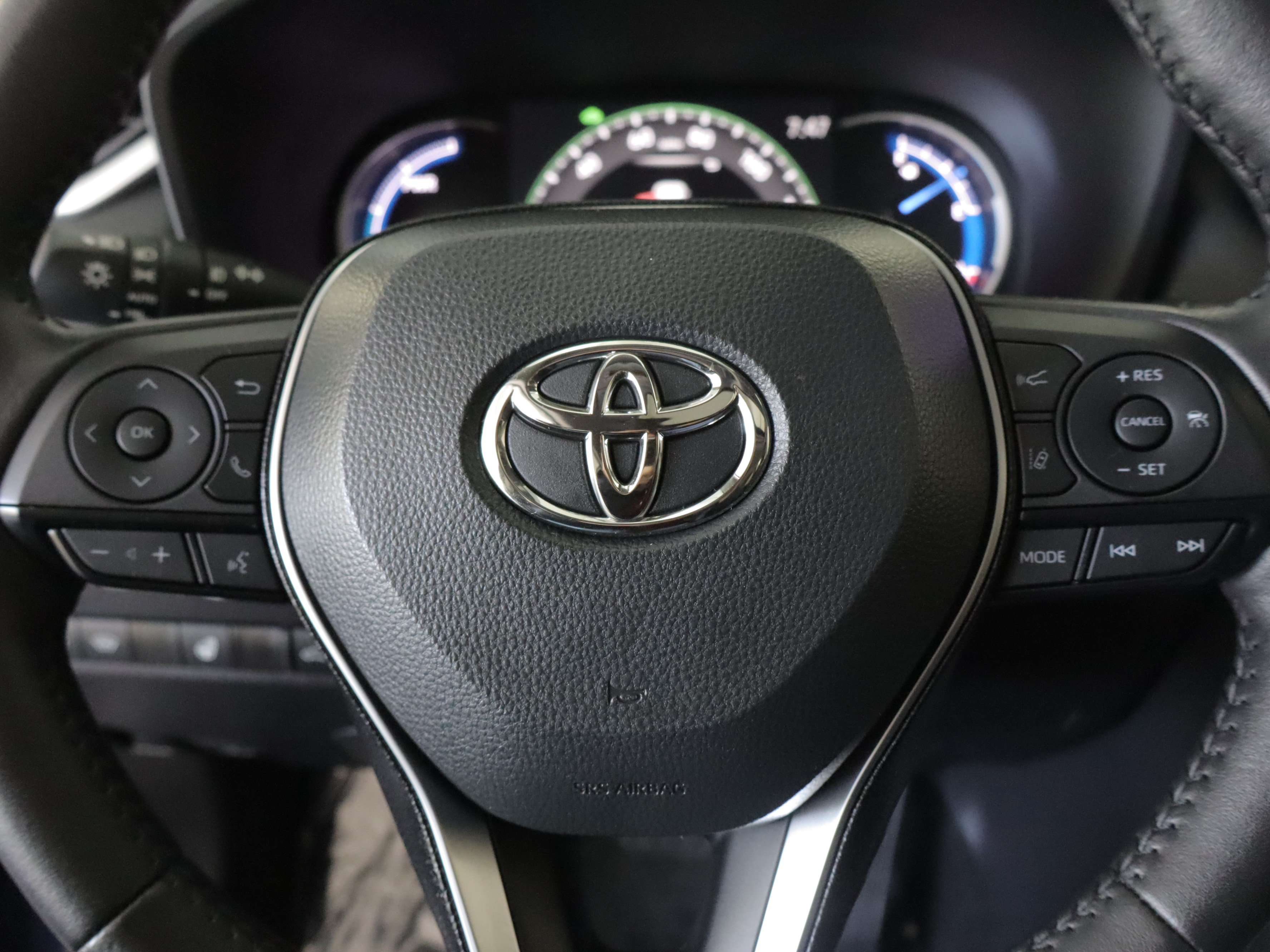 Used 2025 Toyota RAV4 XLE Premium w/ Weather Package AWD/4WD image 13