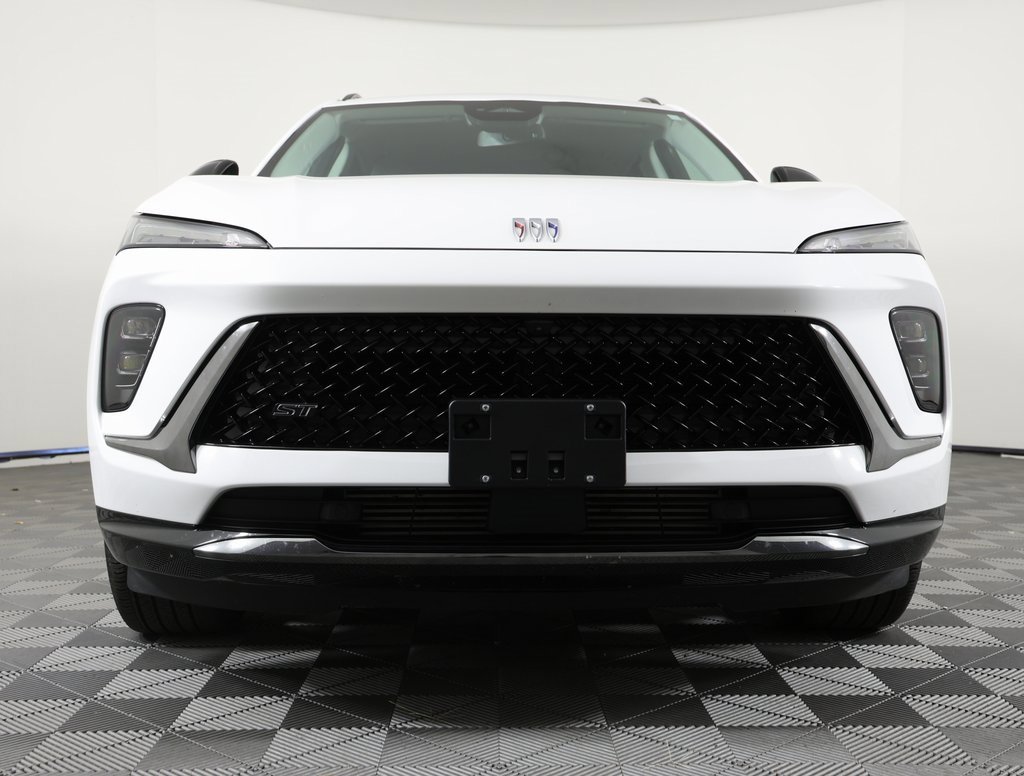 Certified 2025 Buick Envision Sport Touring image 2