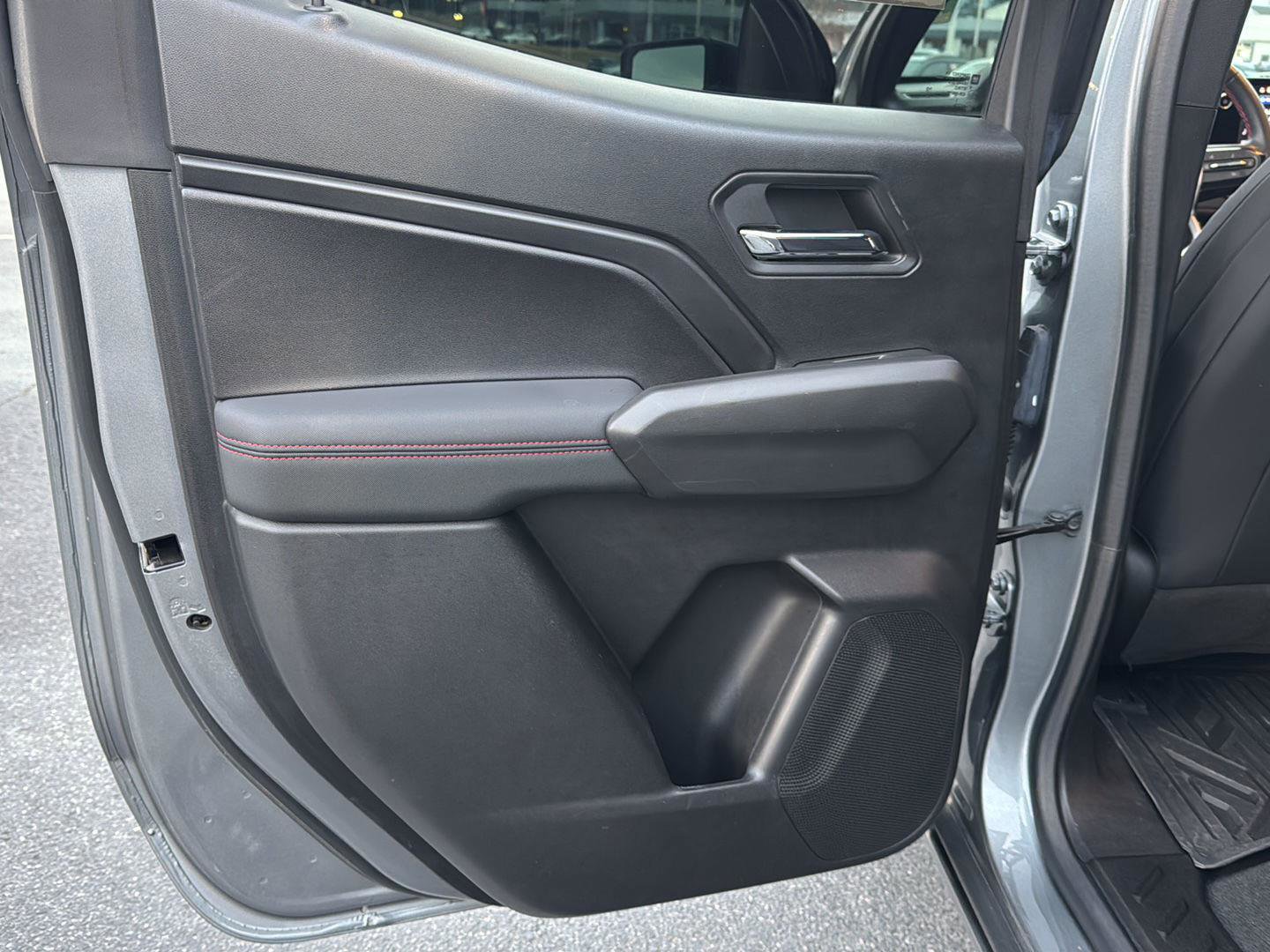 Used 2023 Chevrolet Colorado Z71 w/ Z71 Convenience Package 2 image 15