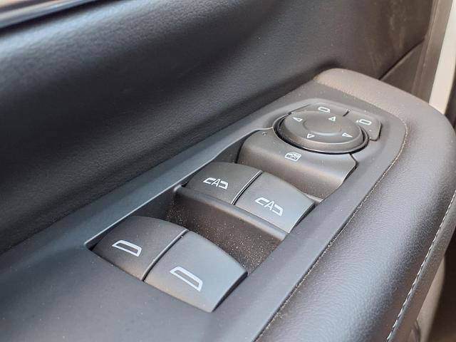 Used 2024 GMC Yukon SLE w/ Gmc Pro Safety Plus Package RWD image 16