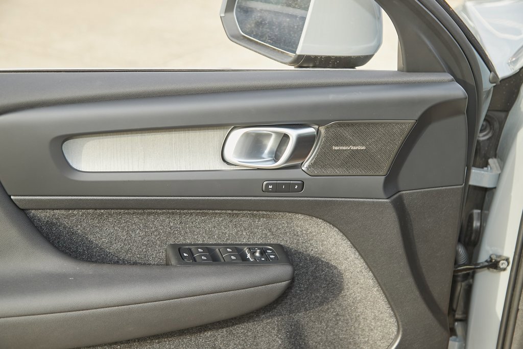 New 2025 Volvo XC40 B5 Plus w/ Climate Package image 9