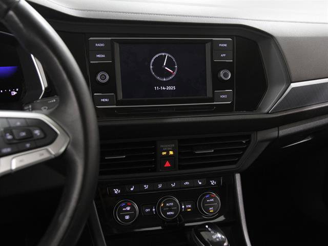 Used 2023 Volkswagen Jetta SE image 9