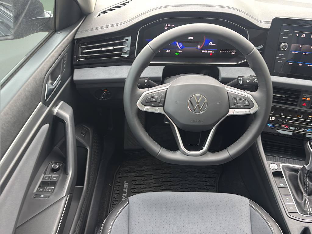 New 2026 Volkswagen Jetta SE FWD image 17